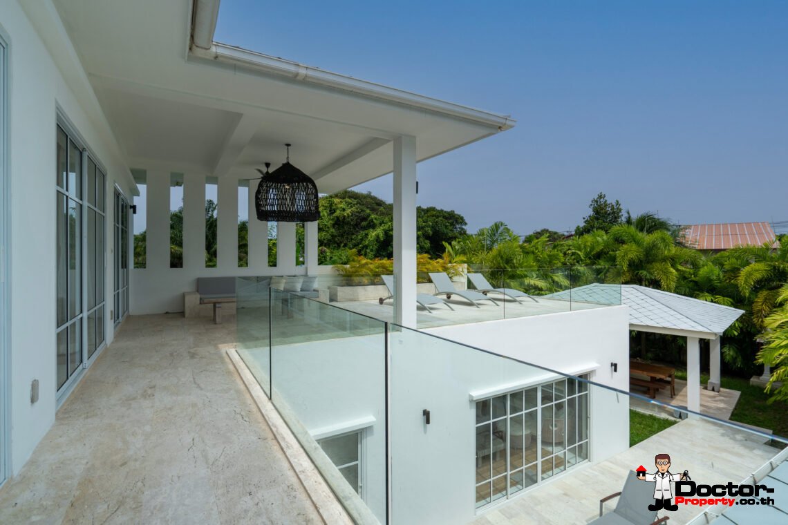 Elegant 6 Bedroom Pool Villa in Lamai, Koh Samui – For Sale